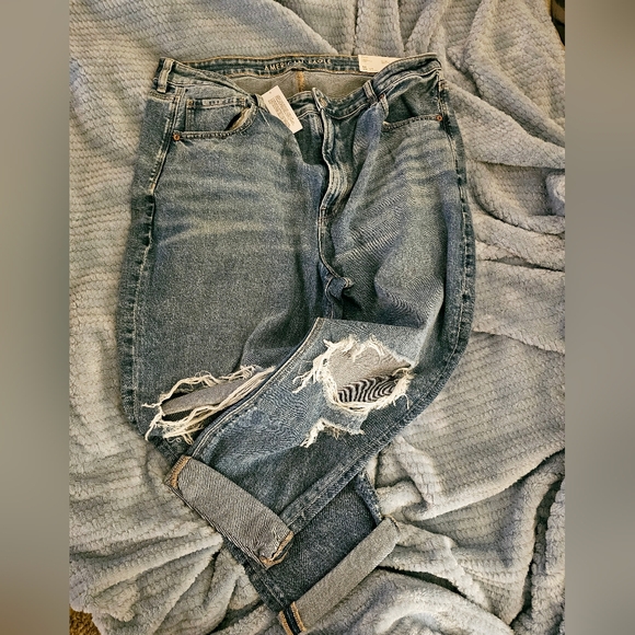 American Eagle Strigid Mom Jeans 👖 - Picture 2 of 9